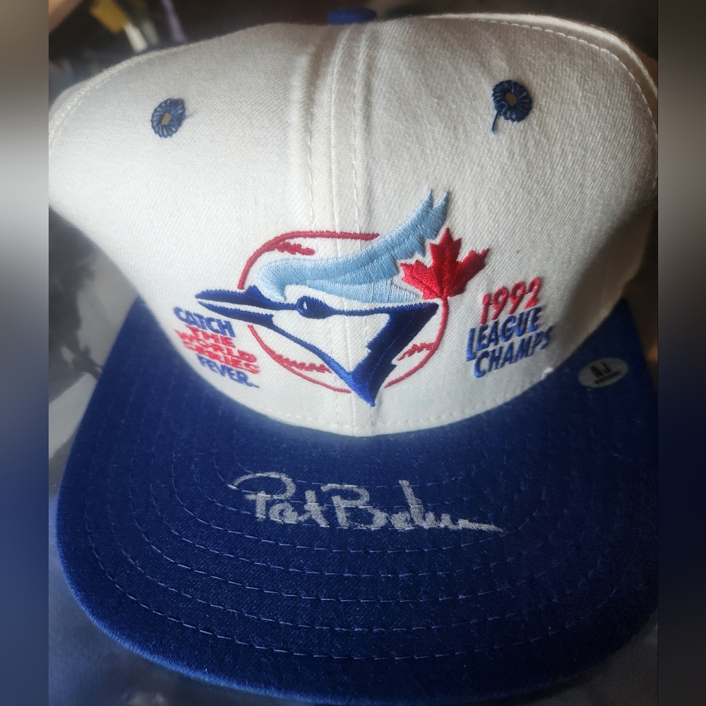 Pat Borders signed 1992 World Series knapsack hat.